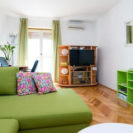 Apartman Niko شقة زادار